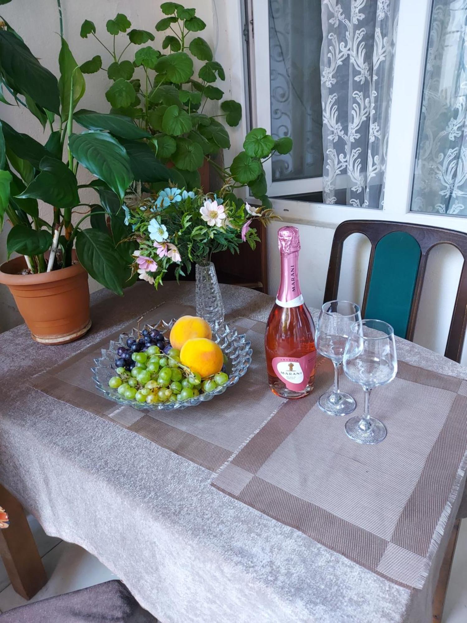 Appartamento Luka Tbilisi Esterno foto